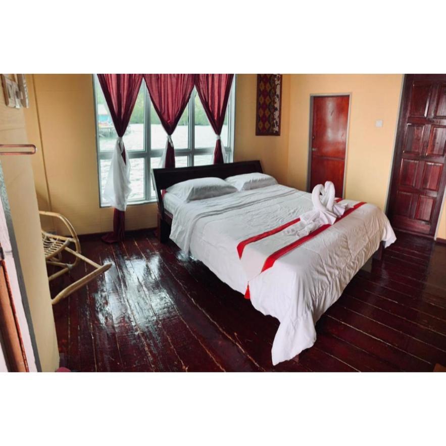 Parapat Water Village Resort Semporna Exterior foto