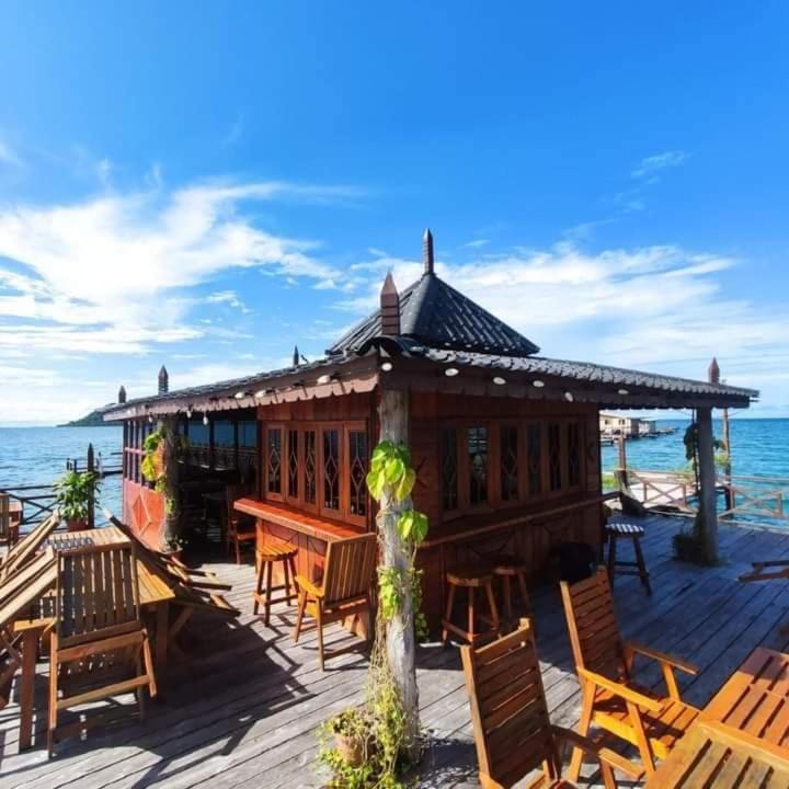 Parapat Water Village Resort Semporna Exterior foto